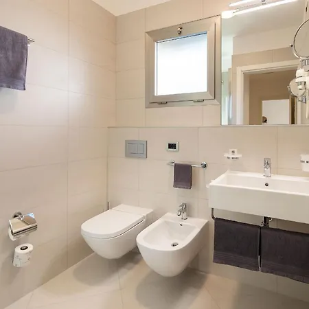 Serenissima Aparthotel 4*